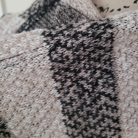 T/O Sweaters Medium Cardigan tan & black - Picture 5 of 7